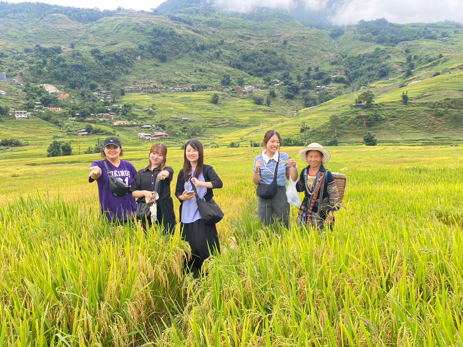 LINE_ALBUM_スタツア🇻🇳_240218_8